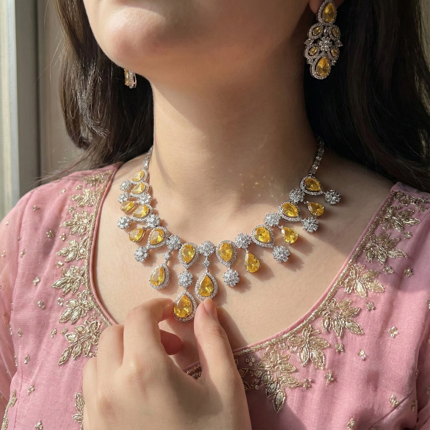 High-quality stone-embedded zircon AD set
