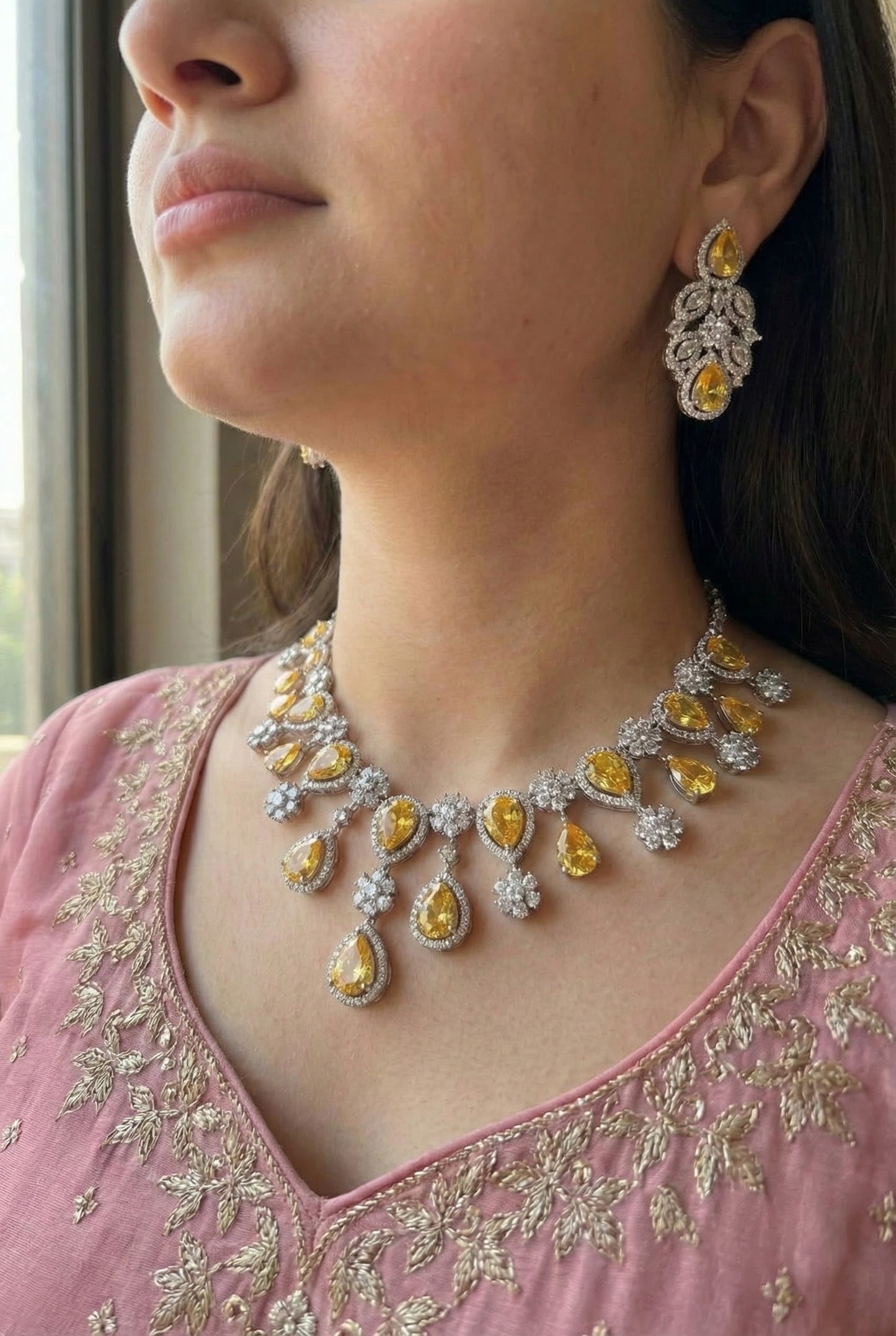 High-quality stone-embedded zircon AD set